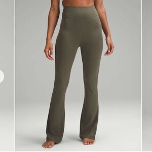 Lululemon Groove Super-High-Rise Flared Pant Nulu *Regular Army Green sz 6